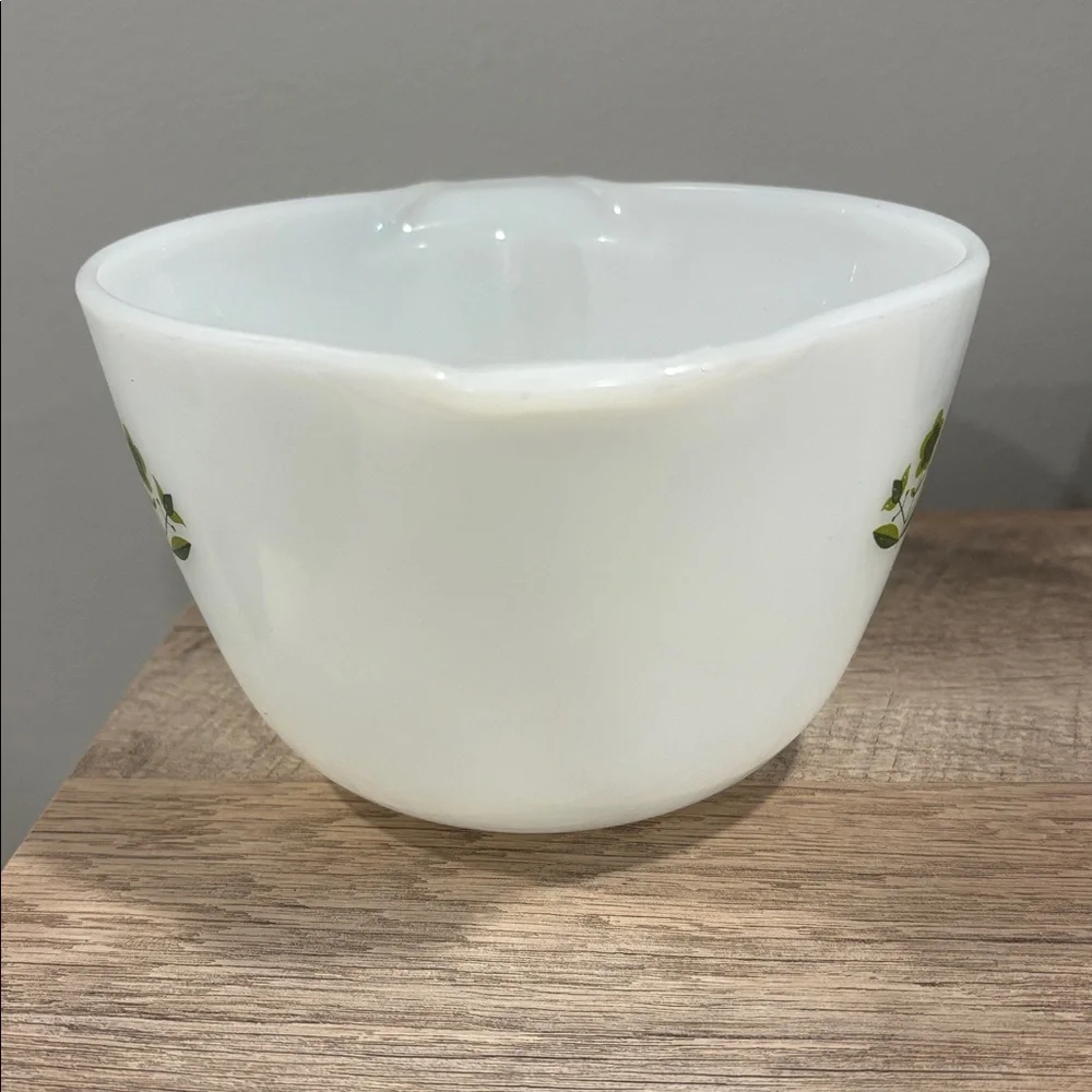 Vintage Anchor Hocking Fire King Milk Glass Bowl